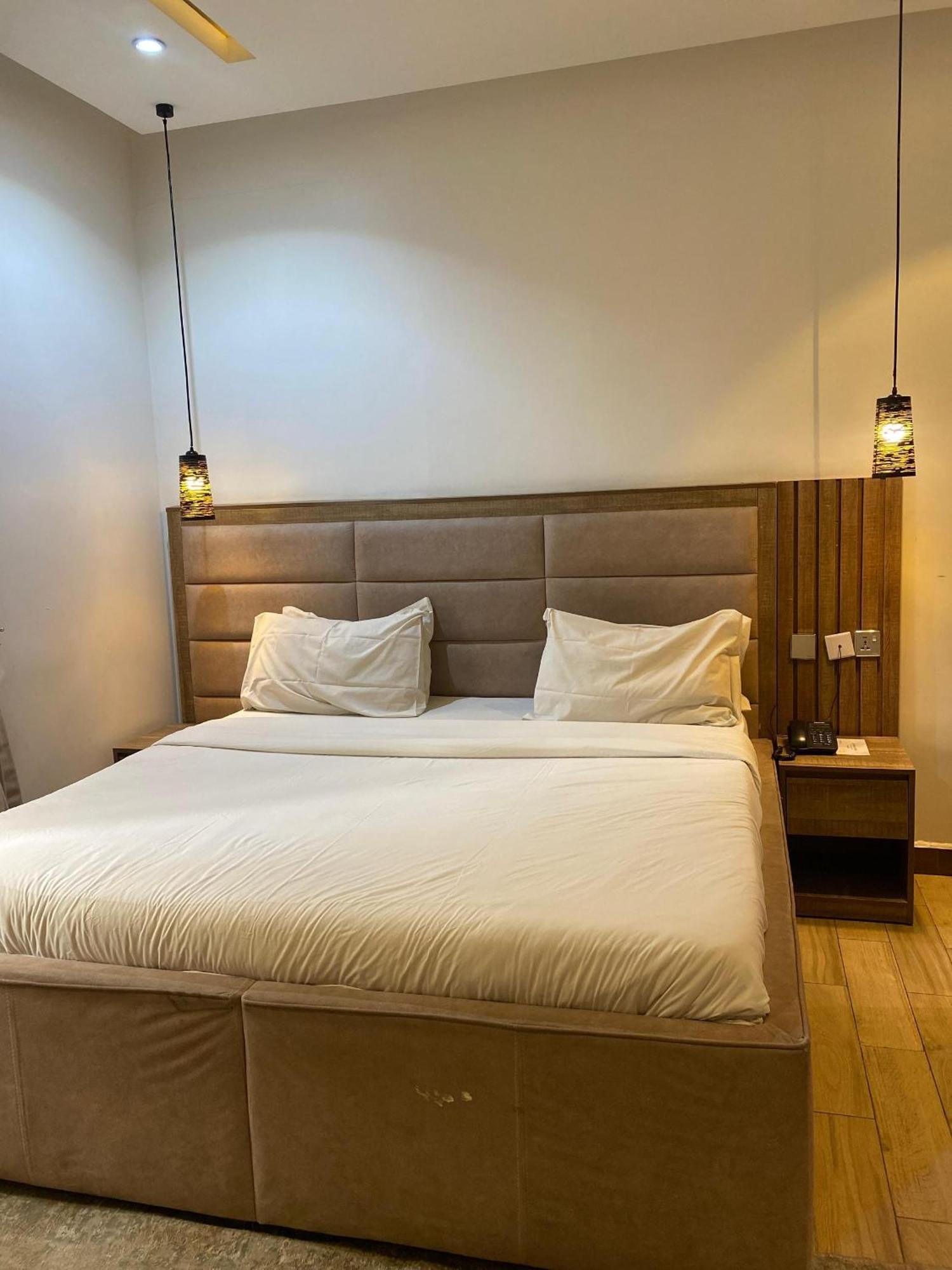 Centurion Aparthotel Αμπούζα Εξωτερικό φωτογραφία